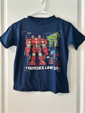Boys Marvel Avengers tee size S 6/7 Iron Man , Hulk Captain America
